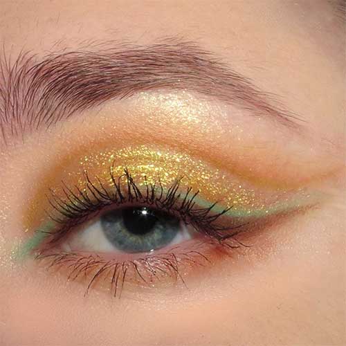 The glittery gold and green eyeshadow look is one of the cutest spring eyeshadow looks for 2023