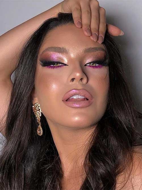 Gold Metallic Eye Makeup Look with Pink Eyeshadow and Nude Lips