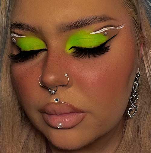 Neon green makeup is one of the cutest neon eyeshadow looks for 2023