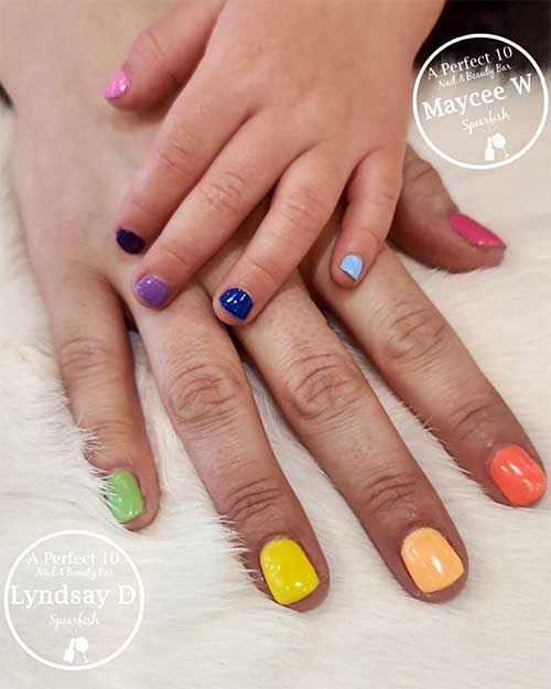 Short multicolored Mother and daughter's nails