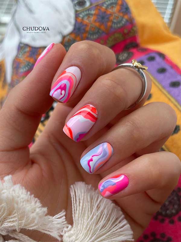 Short abstract swirl summer nails with different colors