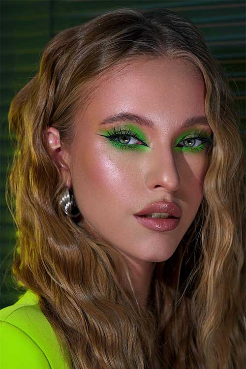 Green eyeshadow makeup look using docolor Eyeshadow Palette