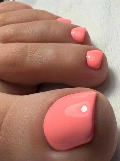 Glossy peach toenails in a pedicure, showcasing a smooth and vibrant finish for a polished look.