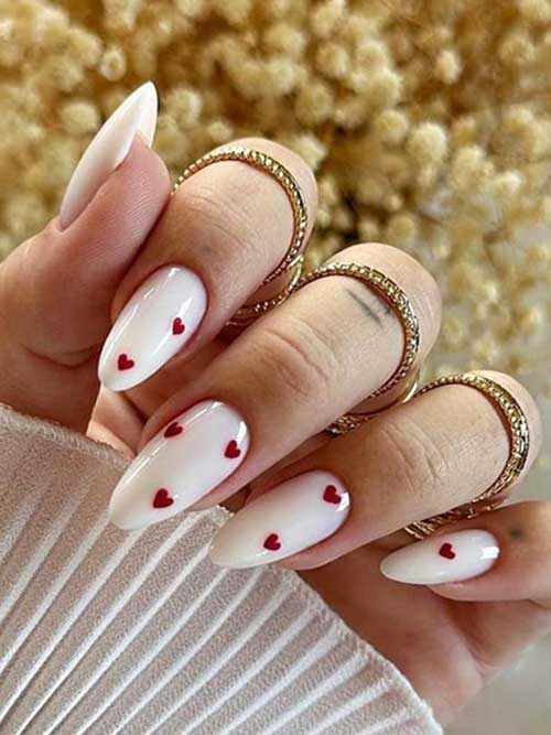 Valentine's Day-themed fake nails in medium almond shape, adorned with red hearts, ideal for a sweet gift for her.