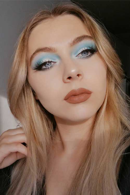 Icy blue eyeshadow enhances spring makeup looks, adding a fresh and vibrant touch to your overall style.